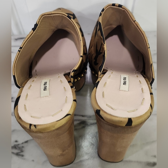 Miu Miu Gold Satin Black Swallow Birds Wooden Mules Clogs Women's Size 37/6.5 - Picture 7 of 9